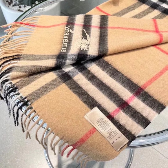 NWT ™️Burberry™️ Nova Check Reversible Scarf - Picture 4 of 6